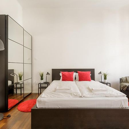 Red Dot Two - New Unit In The Heart Of Party Town Apartment Budapest Exterior photo