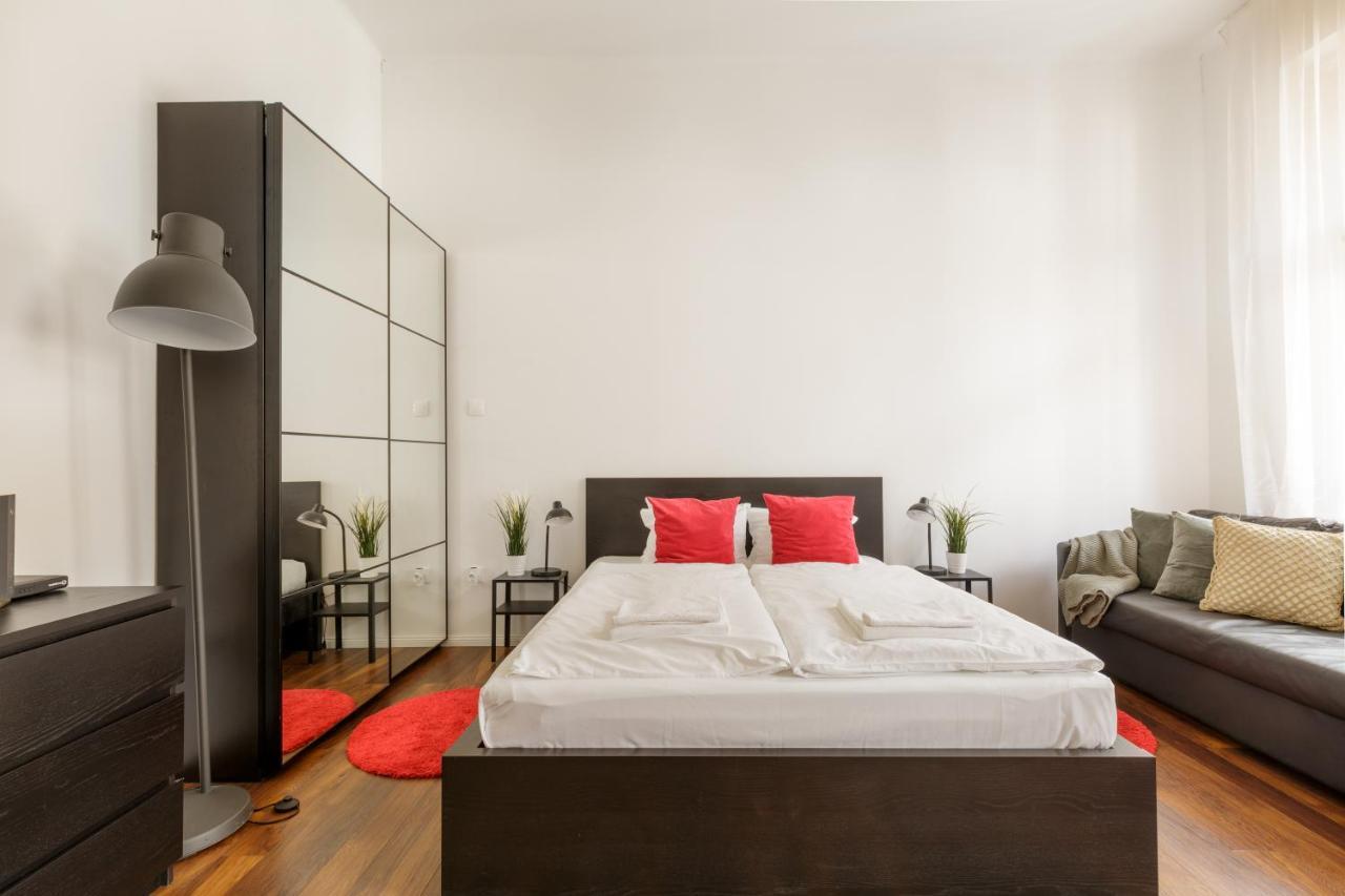 Red Dot Two - New Unit In The Heart Of Party Town Apartment Budapest Exterior photo