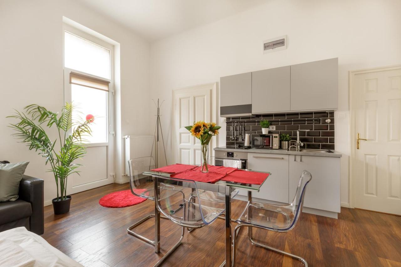 Red Dot Two - New Unit In The Heart Of Party Town Apartment Budapest Exterior photo