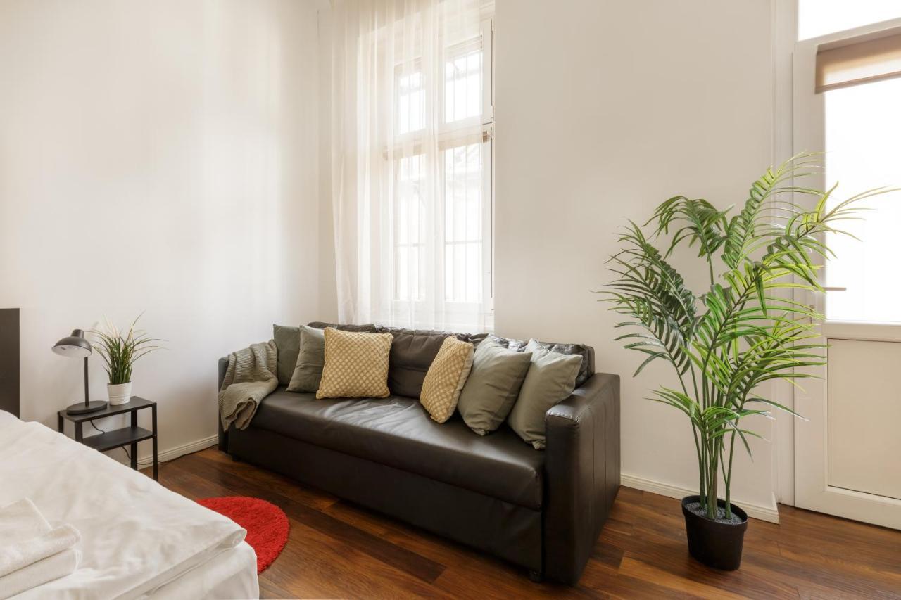 Red Dot Two - New Unit In The Heart Of Party Town Apartment Budapest Exterior photo