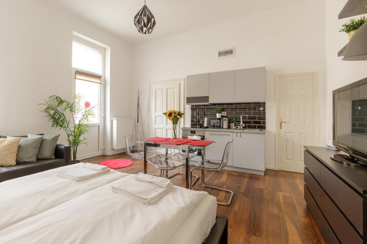 Red Dot Two - New Unit In The Heart Of Party Town Apartment Budapest Exterior photo